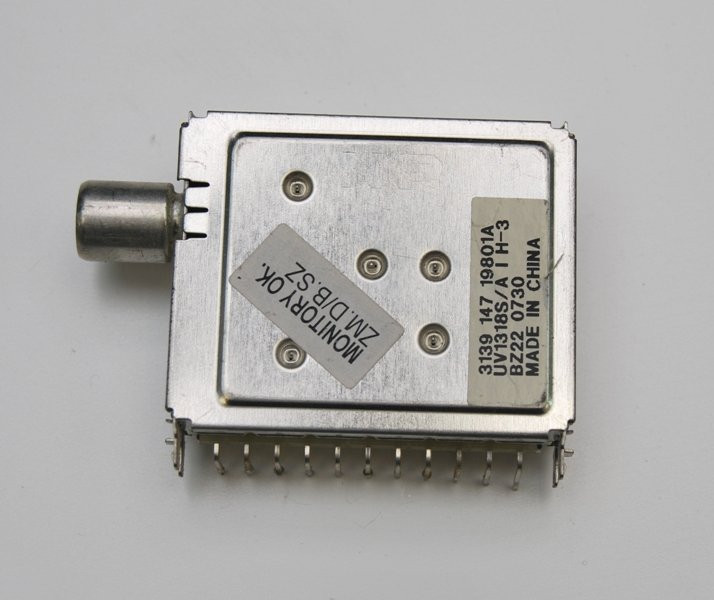 Тюнер 3139 147 19801A UV1318S/A